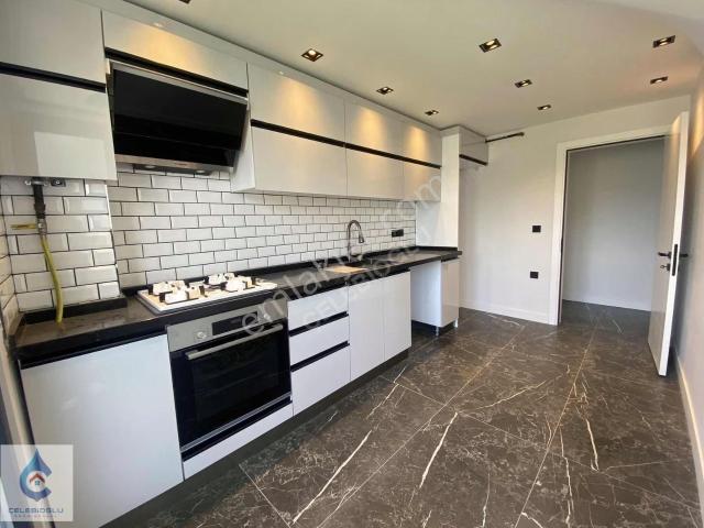 Çayırova Emekte Butik Sitede Ebeven Banyolu 3+1 Satılık Dublks