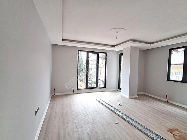 Çayırova Kapalı Semt Pazar'ına Komşu 3+1 Arakat Satılık Daire