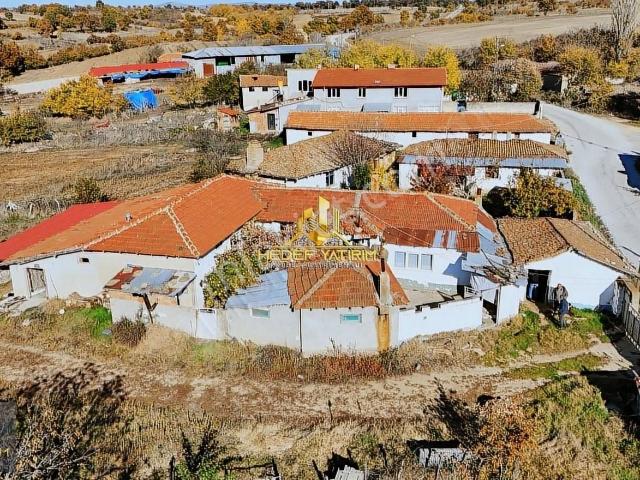 Çayırlı'da Ana Cadde Üzeri Satılık [ 3.866 M2 ] Müstakil Ev+ahır