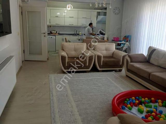 Ayazlı Mahallesı'nde Merkezı Konumda Acıl Satılık 3 + 1 Daıre