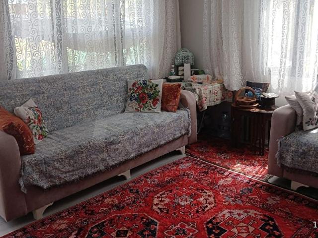 AYAŞ ORTABEREKET DE İÇİNDE YENİ EV BULUNAN 343 M2 BAHÇE