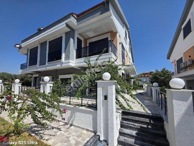 Aydın Didim Mersindere'de Sahile Yürüme Mesafesinde Havuzlu Site İçerisinde Satılık Villa