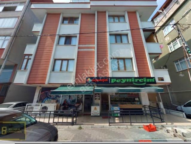 Aydınevlerde metroya 3 Dk cadde Üstü,2.kat,balkonlu,geniş 3+1