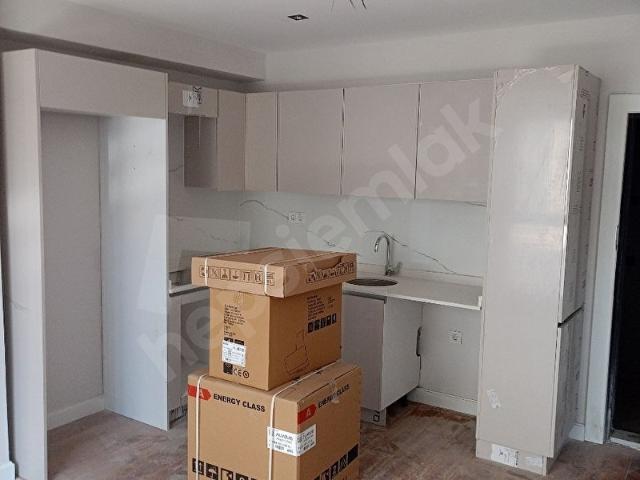 Aydınlı başkomutan caddesinde satılık 1+1 daire