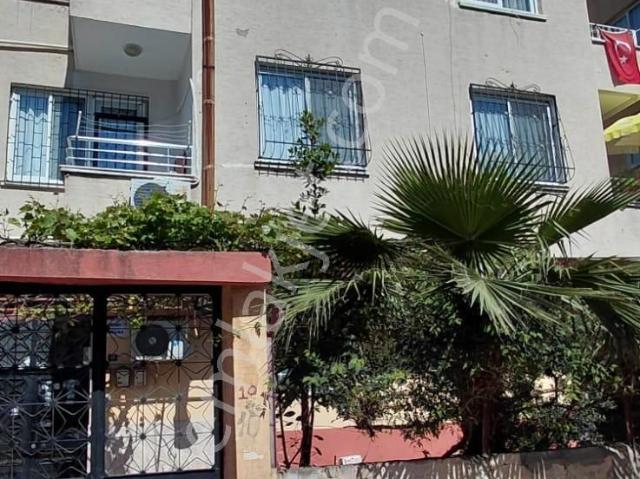 Aydınlıkevler'de Merkezi Konumda Geniş 2+1 Satılık Daire