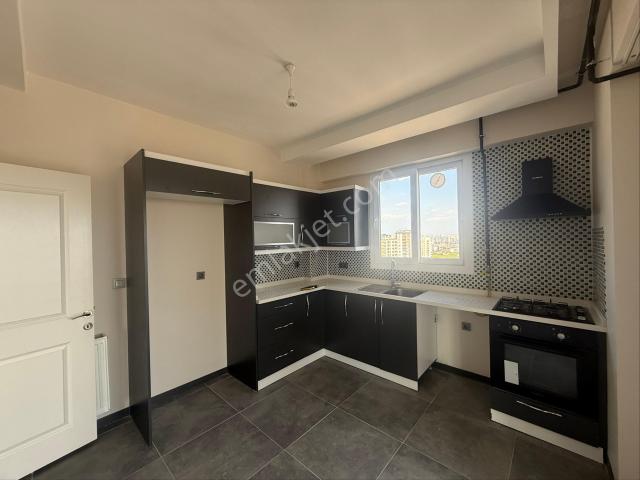 Aydınlar’da 7/24 Güvenlikli Sitede Kapalı Mutfaklı Lüks 3+1 Kiralık Daire!