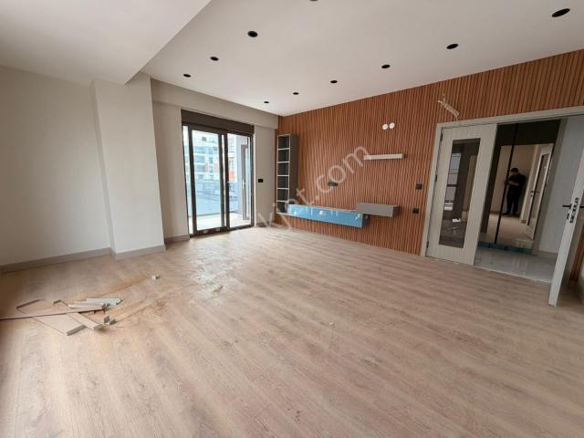 Aydemir Cadde 3+1 Geniş Daire Lüks Havuzlu Site 2. Kat