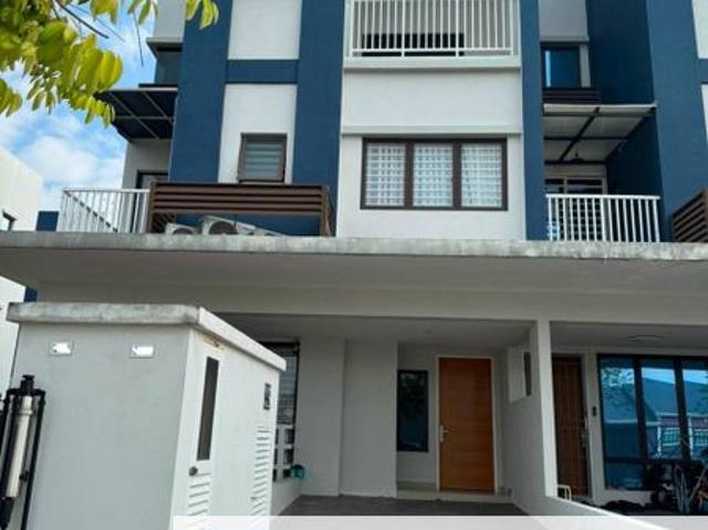 Ayden Townhouse Warisan Puteri