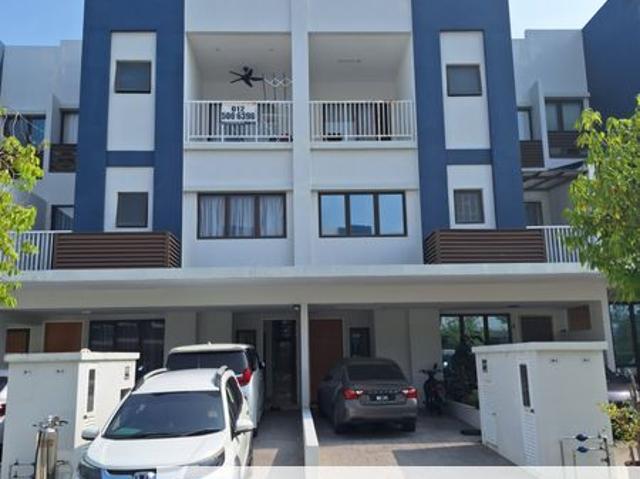 Ayden Townhouse Warisan Puteri