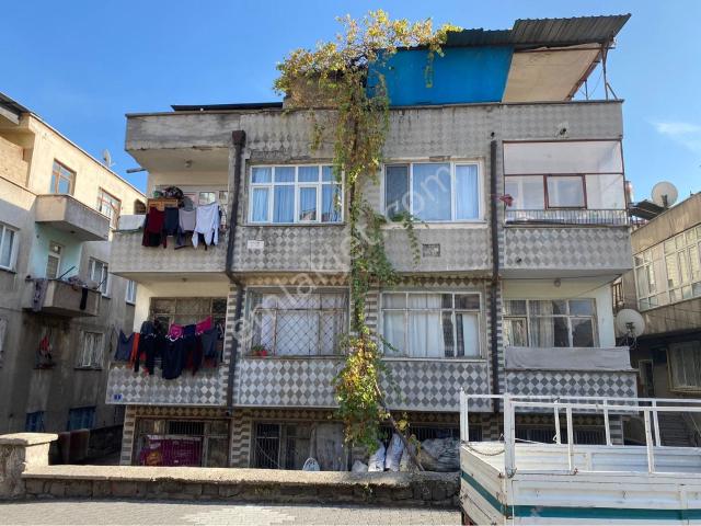 Aydınlıkevler De Satılık Daire