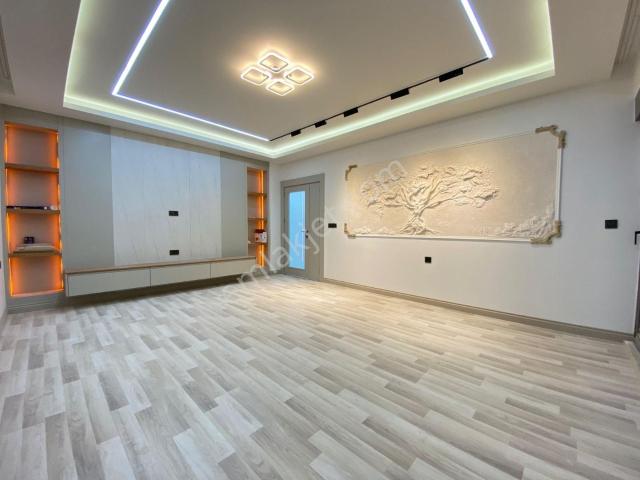 Aydoğmuş Mahallesi'nde Havuzlu 3.kat 2+1 110 M² Lüks Daire