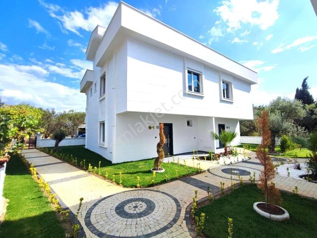 Aygülden Güre'de Sıfır Doğa İle İçiçe Ebeveyn Banyolu Çift Geniş Teraslı Ultra Lüx 5+1satılık Villa