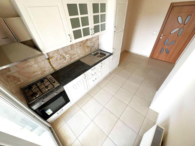 Aygül'den Kadıköy'de Genç Binada Köşe Ön Cephe Asansörlü Ayrı Mutfaklı Doğalgazlı 3+1 Kiralık Daire