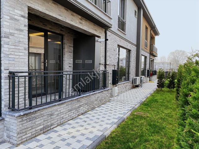 Ayhan Hepdiker Den Serdivan Yazlıkda 220m2 3+1 Site İçinde Villa