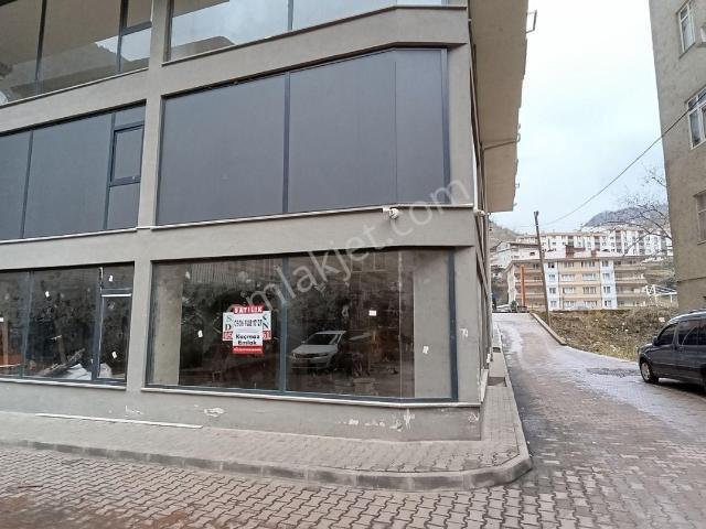 Çaykara Uzungöl Yolu Üzerinde Satılık Dükkan