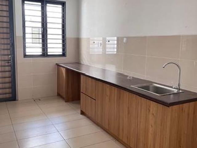 Ayra Bandar Bukit Raja with kitchen cabinet and grill for rent