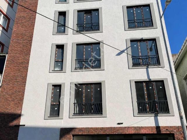 Ayvacık Caddesinde 70 M2 Sıfır İskanlı Kelepir Depolu Dükkan