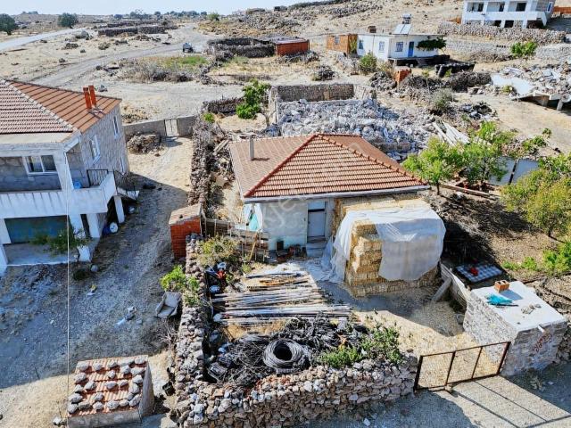 Ayvacık Yukarıköy'de 630m2 Arsa İçinde Müstakil Ev