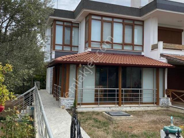 Ayvalık Mesut Kent Sitesi Sahile Çok Yakın Satılık Villa