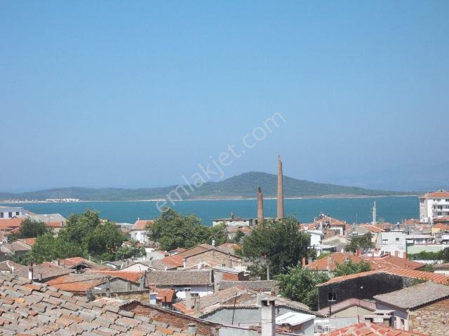 Ayvalık Merkez'de Satılık Müstakil Ev Ve Arsa