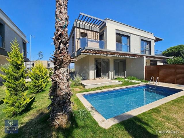 Ayvalık Altınova'da Müstakil Havuzlu Kiralık 3+1 Dubleks