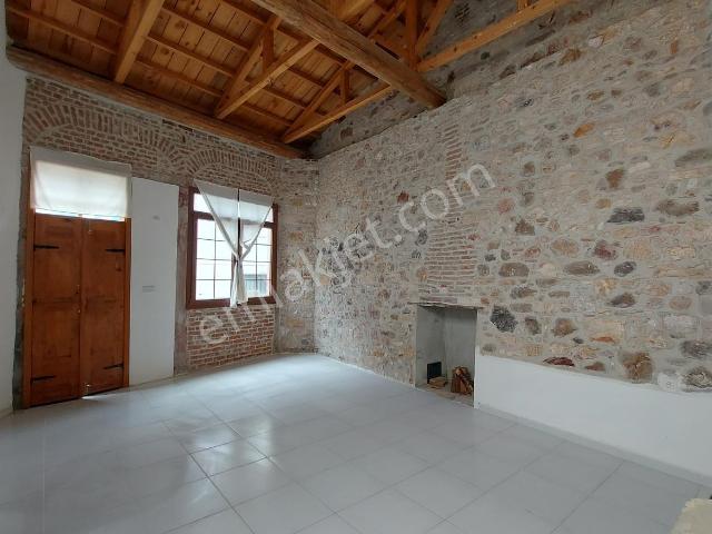 Ayvalık Fethiye'de 1+1 Şömineli Müstakil Loft Taş Ev