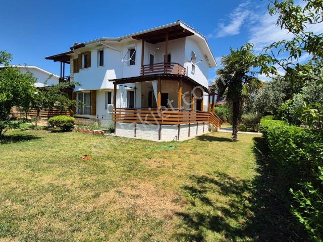 Gömeç Sahilde Denize Yakın Site İçerisinde Satılık 3+1 Villa
