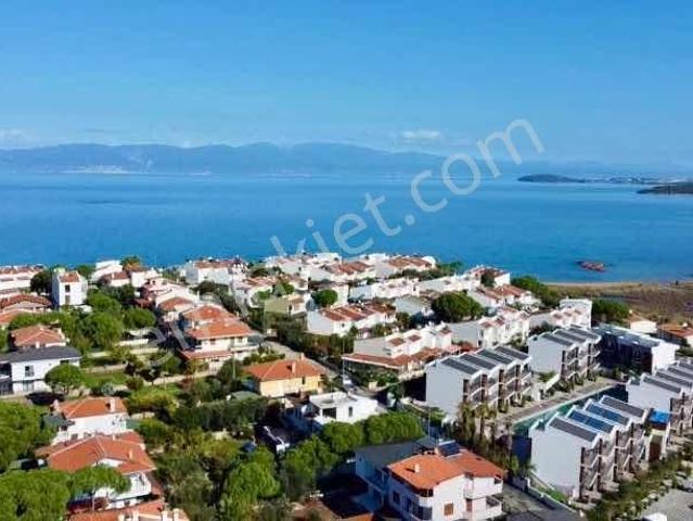 Ayvalık Sahilkent Mevkiinde 380m2 Arsa İçinde 4+1 Satılık Villa