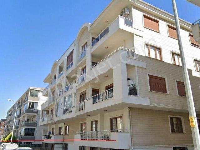 Ayvalık Sarımsaklı Asansörlü Satılık 2+1 Temiz Daire