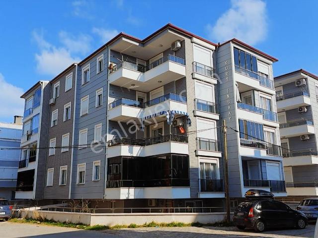 Ayvalık Sarımsaklı'da 3+1 120m2 Aile Apartmanı Kaloriferli Daire