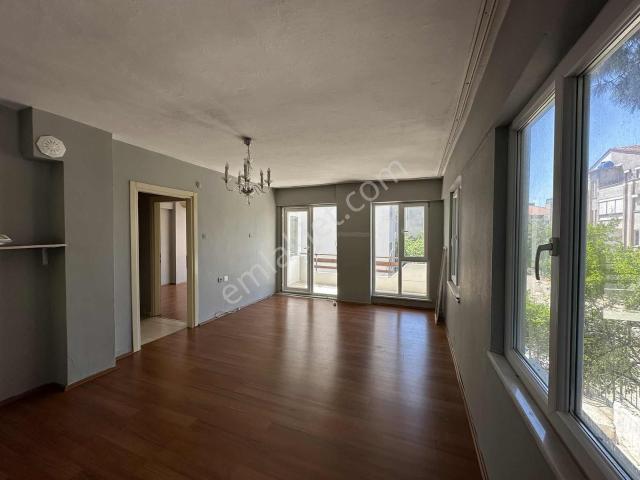Ayvalık Sarımsaklı'da Merkezi Konumda 3+1 Kiralık Daire