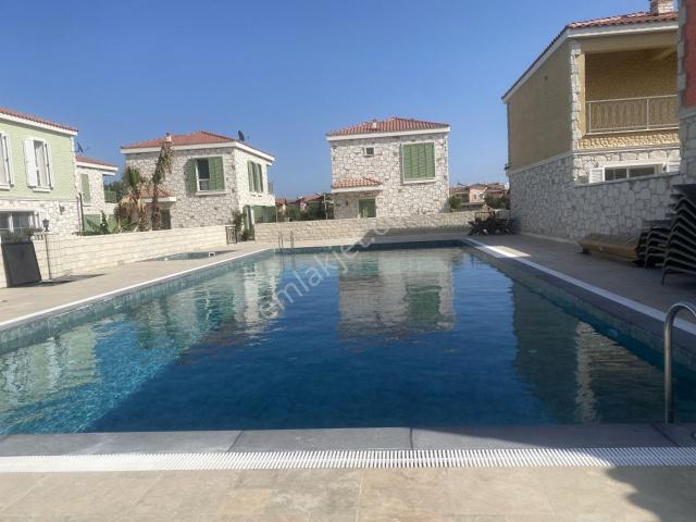 Ayvalık Sarımsaklı Da Satılık Villa.denize Sıfır