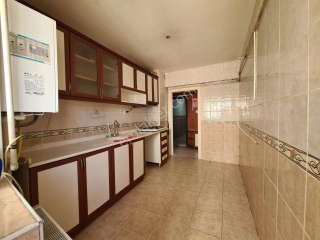 Ayvalı Kapalı Pazarı Karşısı Arakat 3 Cepheli Kiralık 3+1 Daire