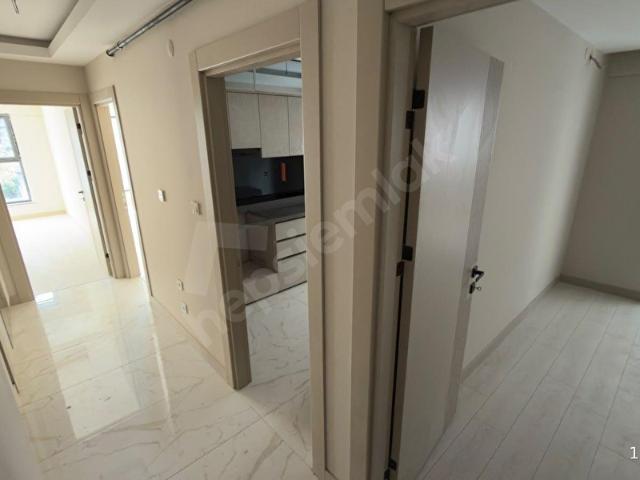 AYVALI CADDESİ ÜZERİNDE 2+1 KİRALIK EBEVEYN BANYOLU '0' DAİRE