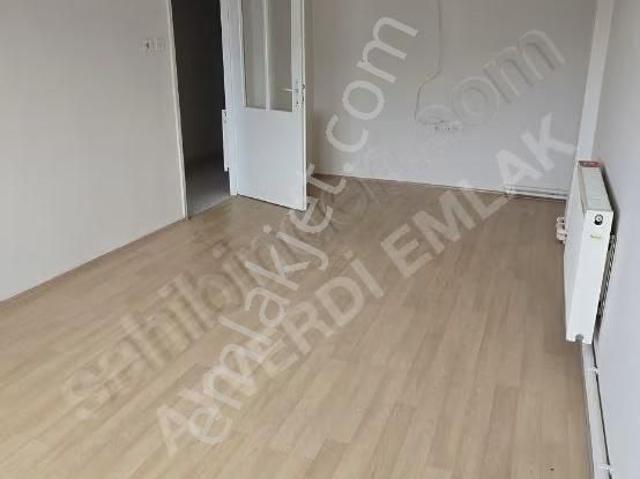 Ayverdi Emlak Dan Merkeze Yakın Cadde Üzerinde Kiralık 3+1