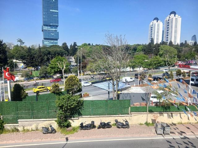 Ayyıldız İş Merkezi İçinde Tabela Değeri Yüksek Kiralık Ofis/büro