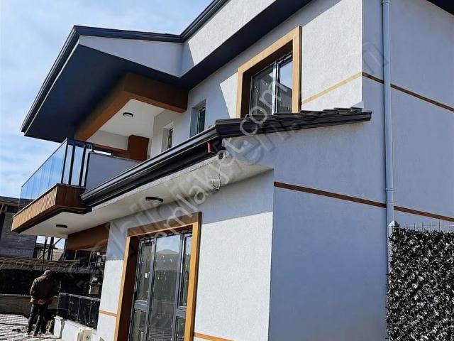 Ayyıldız Mahallesinde Satılık Lüks Yapılı İskanlı 5+1 Villa
