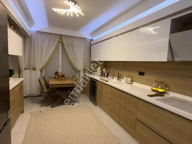 Ayyıldız'da Panoramik Manzaralı Ferah Son Katta Lüx 4+1 Daire