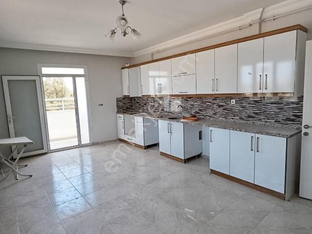 Ayyıldız'dan 3+1 Çift Cepheli Cadde Üzeri Memur Binası Daire