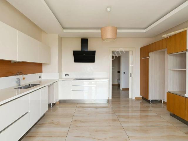 Çayyolu’nda Park Caddesi Vivendi Sitesi’nde 5+1 Teraslı Dubleks Daire
