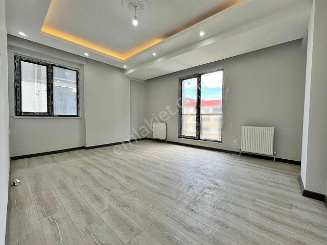 Az er Yapıdan Arakat 2+1 İskanlı Satılık Daire