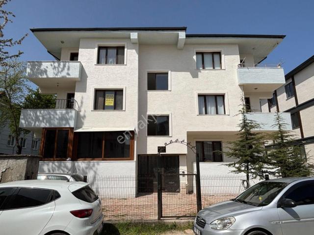 Azmimilli Mahallesi'nde 3+1 126 M2 Satılık Ara Kat Daire