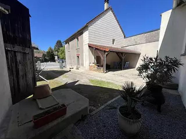 Azat Châtenet 23210 Achat / Vente maison 7 pièces t7 au dernier étage parking