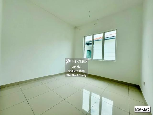 Azaria Apartment Parklands 1st Floor 850sqft 3r2b 2 Carpark for Sale