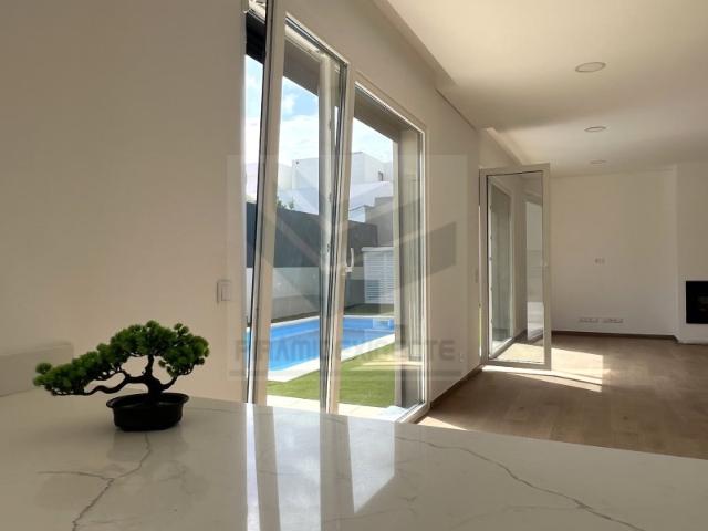 AZEITÃO, MORADIA Nova, 5ass. 3 SUITES, Lavandaria PISCINA