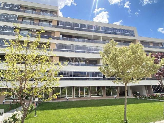 Azizhandan Hakim Konaklarında Kiralık Ara Kat 3+1 Daire