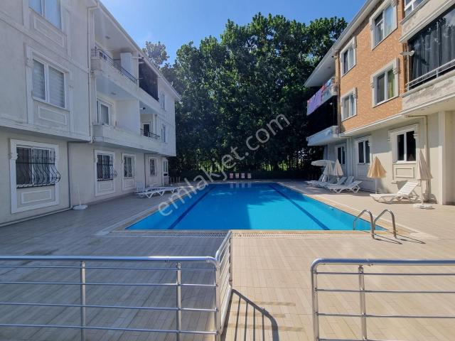 Aziziye Mahallesi Havuzlu Sitede Sürekli Kiralık Eşyalı 1+1