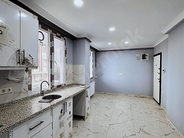 AZİM EMLAK'TAN AVCILAR AMBARLI MAHALLESİNDE 60M2 BOŞ SATILIK 1+1