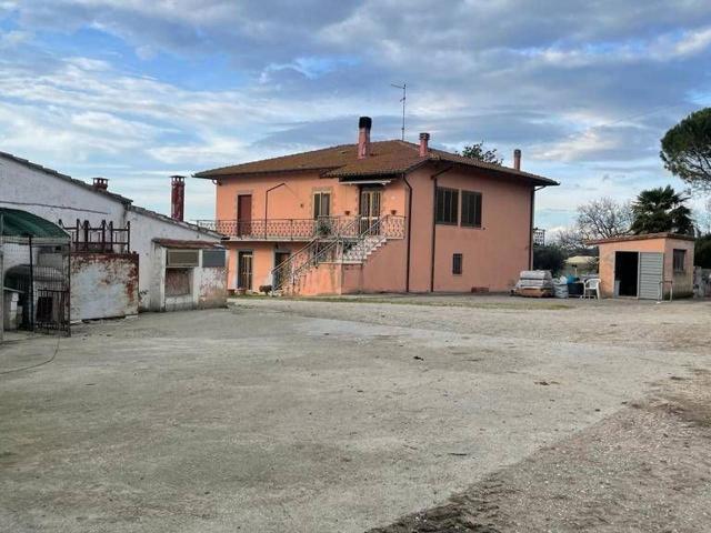 Azienda agricola in vendita a Cortona
