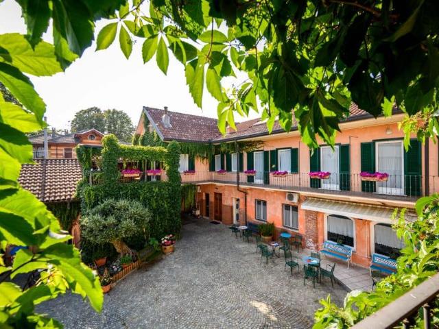Azienda Viticola con produzione e B&B 800m² Gattinara